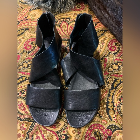Eileen Fisher Black Crisscross  Zip Up Sandals - Picture 2 of 6